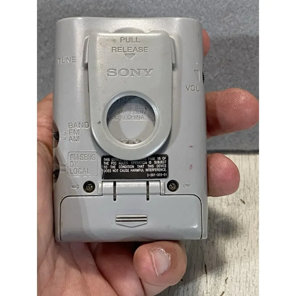 Sony Walkman FM/AM Pocket Radio SRF-59 Portable Receiver Silver Tested